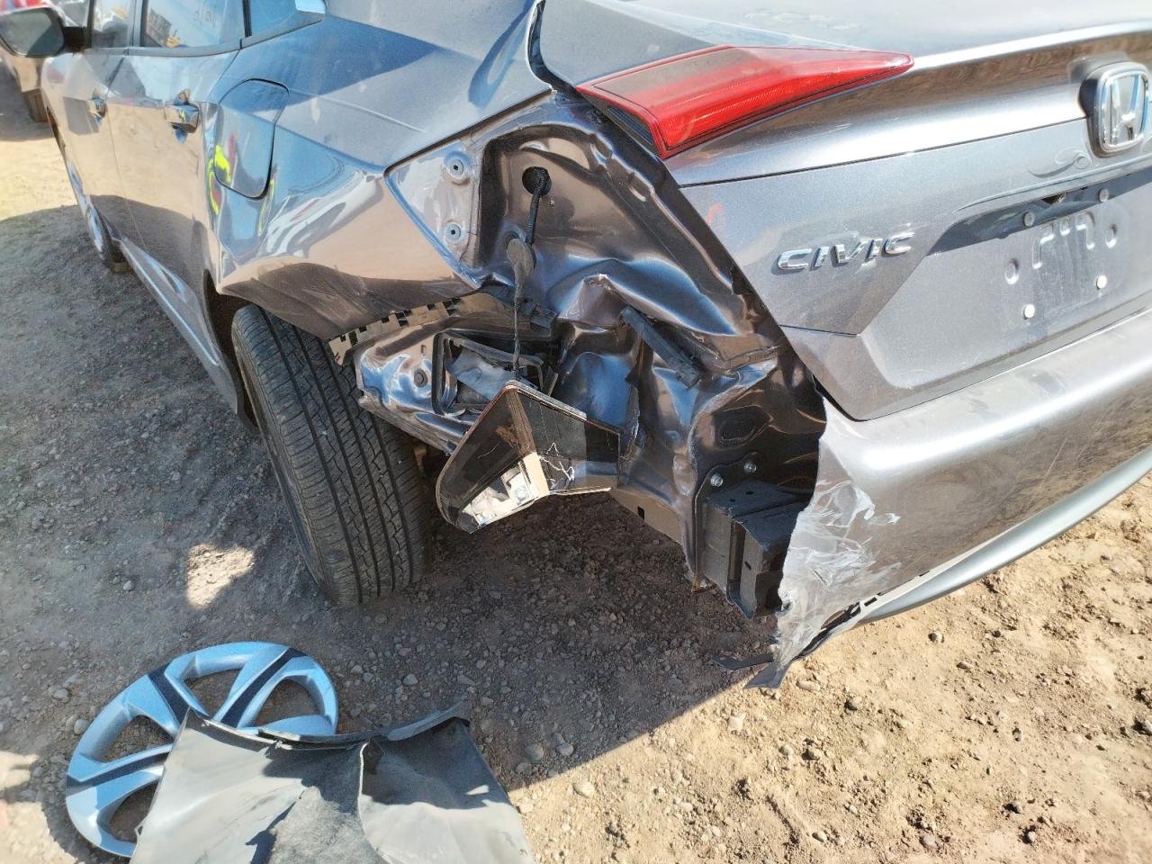 Photo 9 from auction – 2018 HONDA CIVIC LX with VIN 19XFC2F52JE012238