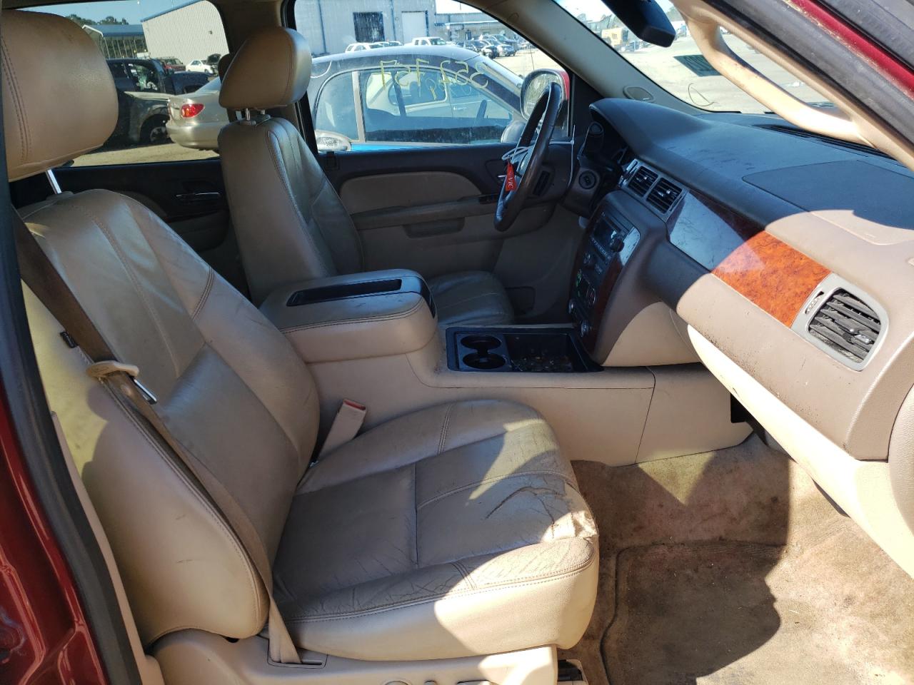 Photo 5 from auction – 2011 CHEVROLET SUBURBAN C with VIN 1GNSCJE04BR296743