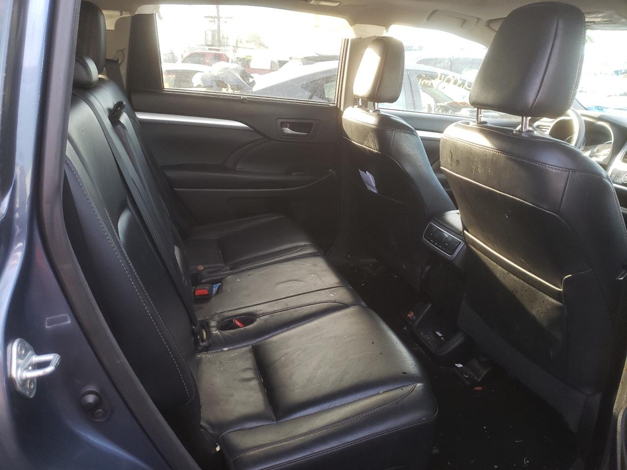 Photo 6 from auction – 2016 TOYOTA HIGHLANDER with VIN 5TDJKRFH3GS504808