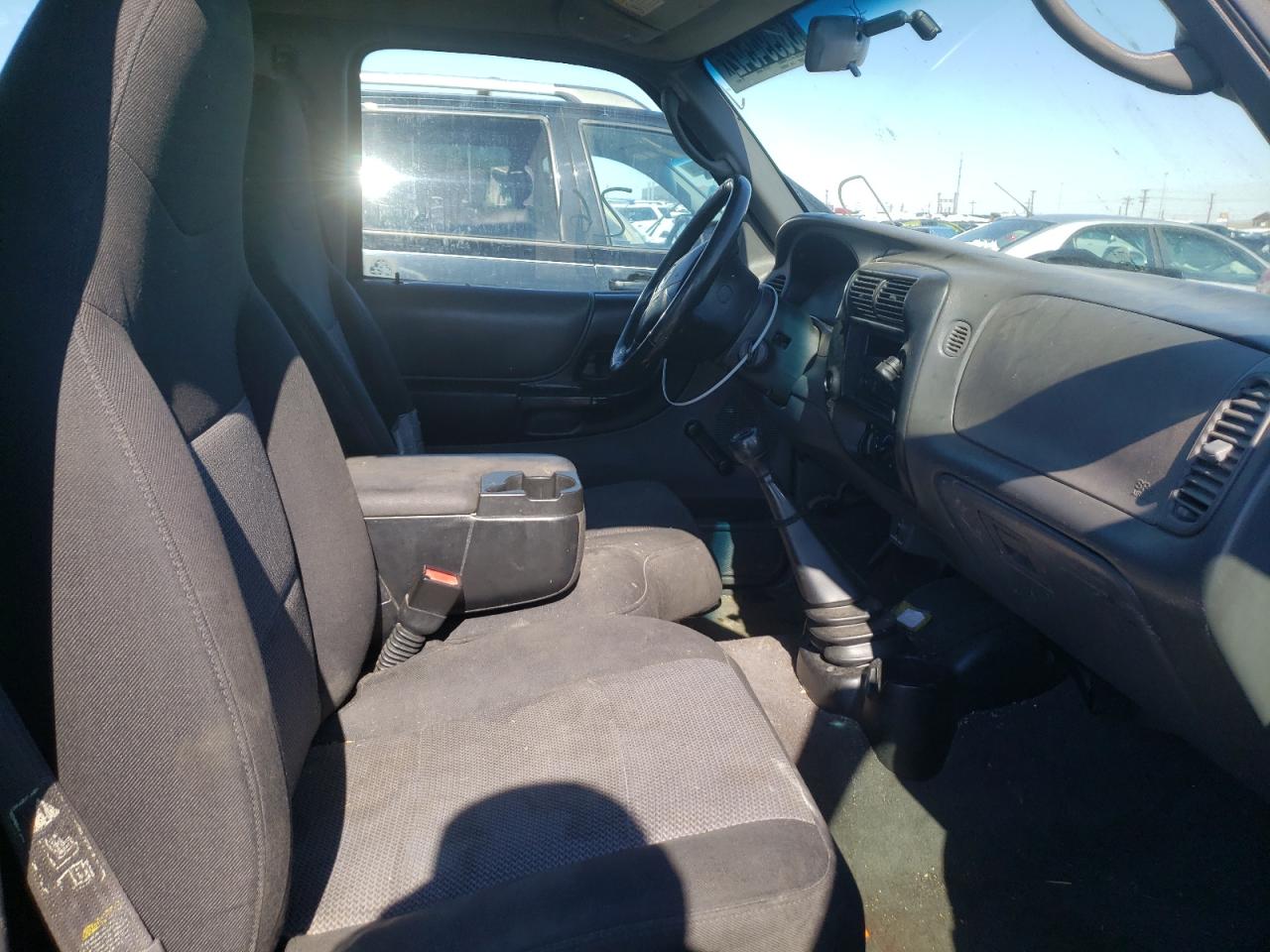 Photo 5 from auction – 2003 MAZDA B3000 with VIN 4F4YR12U13TM20570