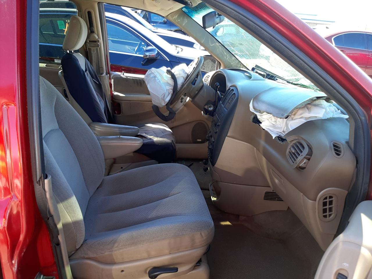 Photo 5 from auction – 2001 CHRYSLER VOYAGER LX with VIN 1C4GJ45341B125479