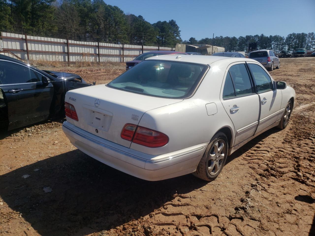 Photo 4 from auction – 2002 MERCEDES-BENZ E 320 with VIN WDBJF65J22B445627