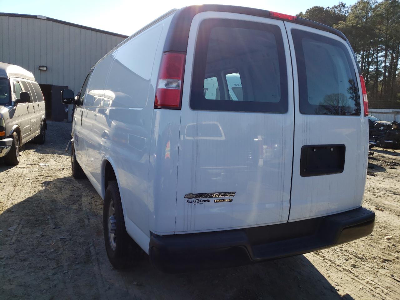 Photo 3 from auction – 2016 CHEVROLET EXPRESS G2 with VIN 1GCWGAFF6G1275562