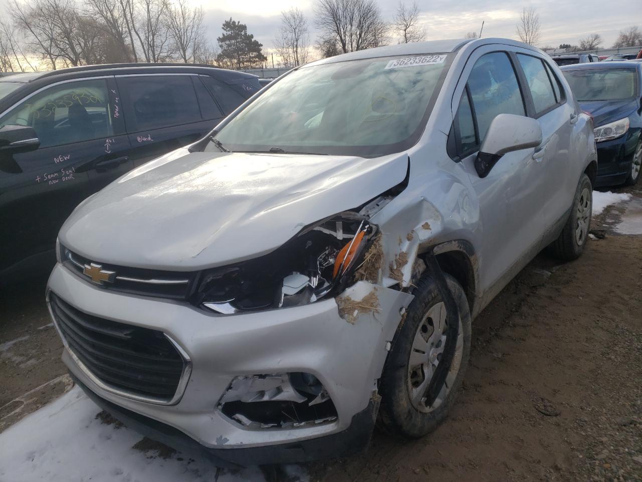 Photo 2 from auction – 2017 CHEVROLET TRAX LS with VIN 3GNCJKSB1HL204641