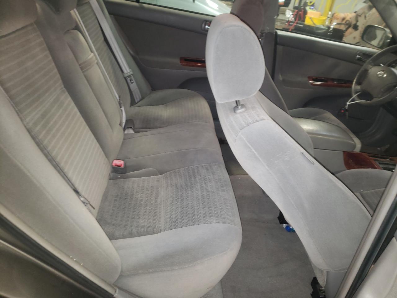 Photo 6 from auction – 2005 TOYOTA CAMRY LE with VIN 4T1BE30K15U990567