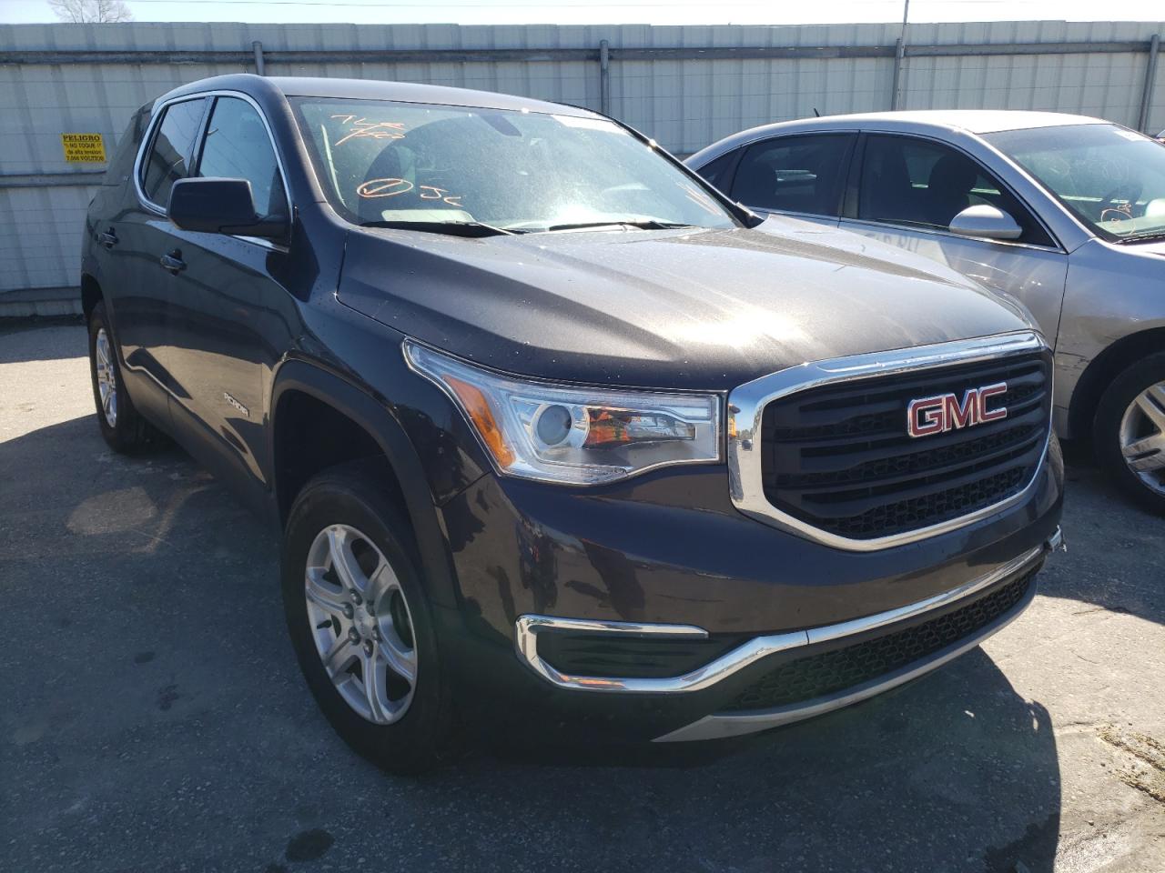 GMC ACADIA SLE 2018 with VIN 1GKKNRLA5JZ193962 - Photo from auction