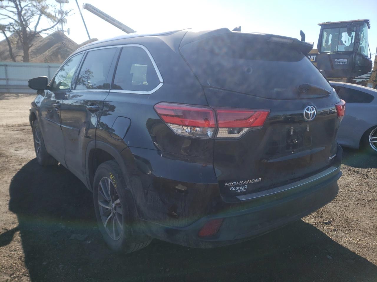 Photo 3 from auction – 2018 TOYOTA HIGHLANDER with VIN 5TDJZRFH7JS558647