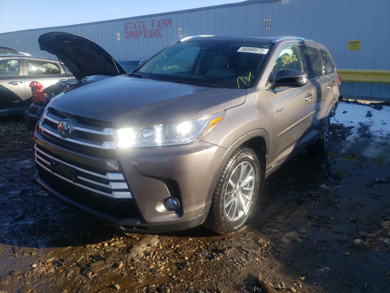 Photo 2 from auction – 2017 TOYOTA HIGHLANDER with VIN 5TDJGRFH1HS027847