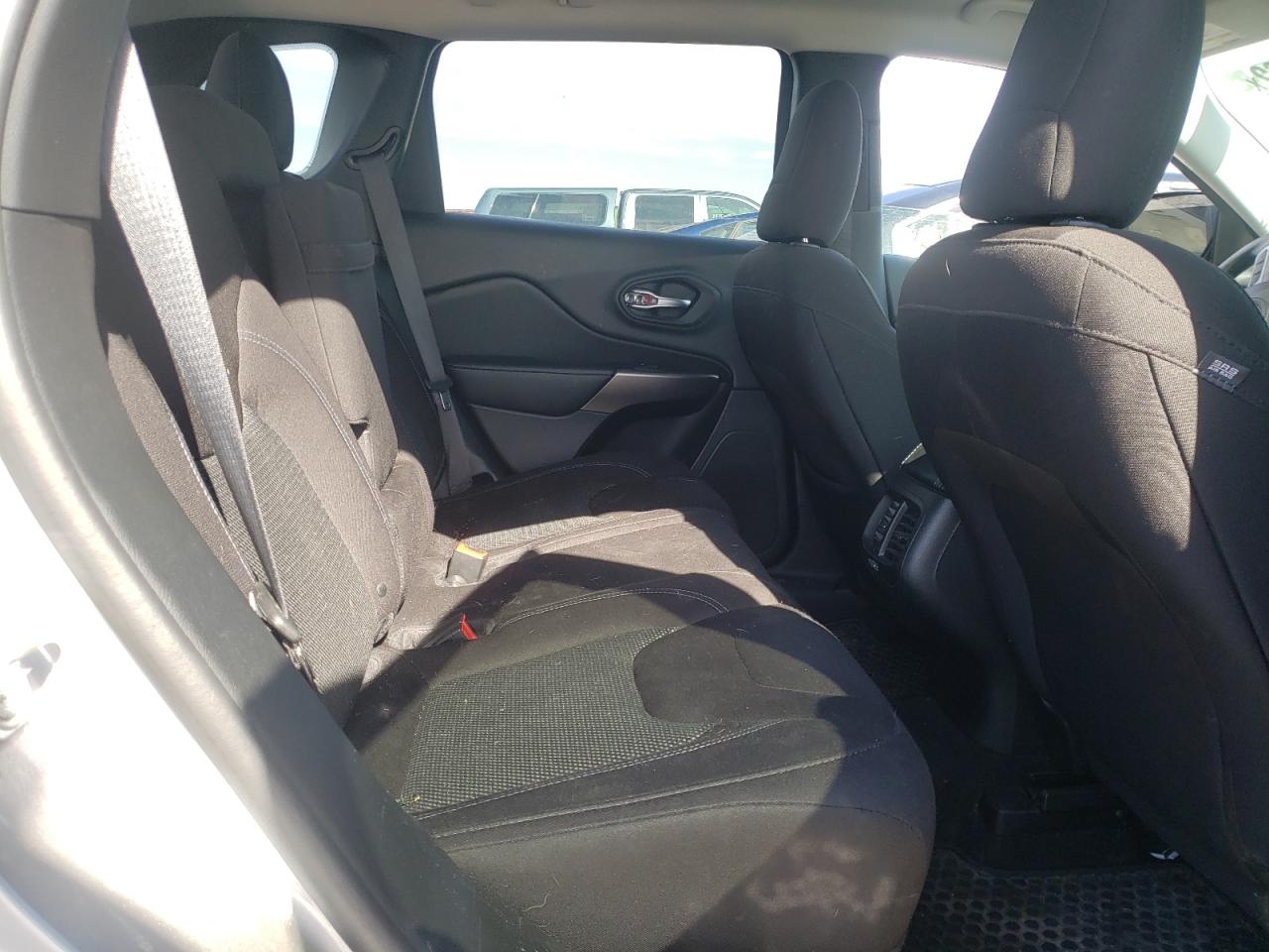 Photo 6 from auction – 2019 JEEP CHEROKEE L with VIN 1C4PJLCB4KD297344