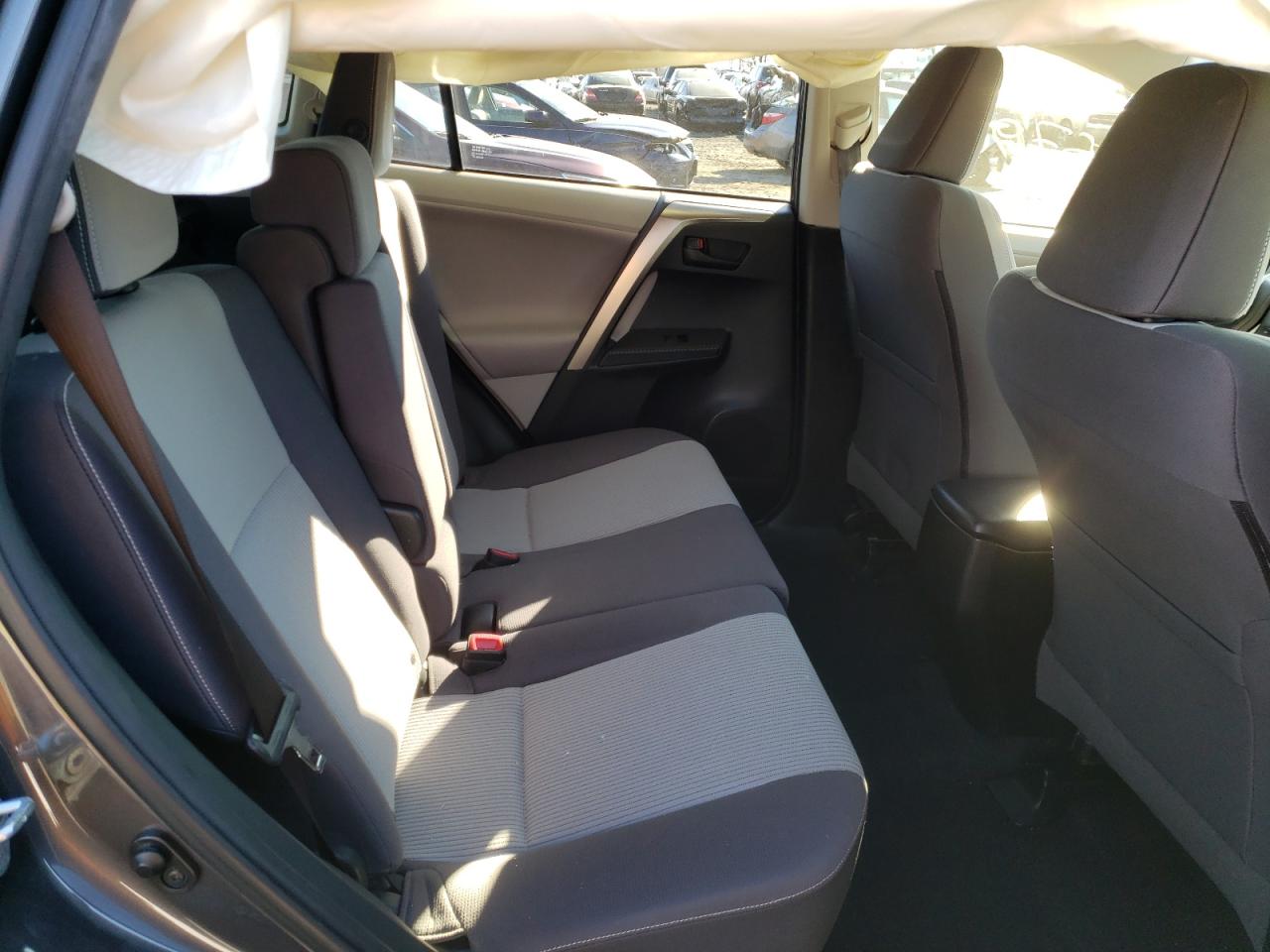 Photo 6 from auction – 2013 TOYOTA RAV4 XLE with VIN JTMRFREVXD5020425