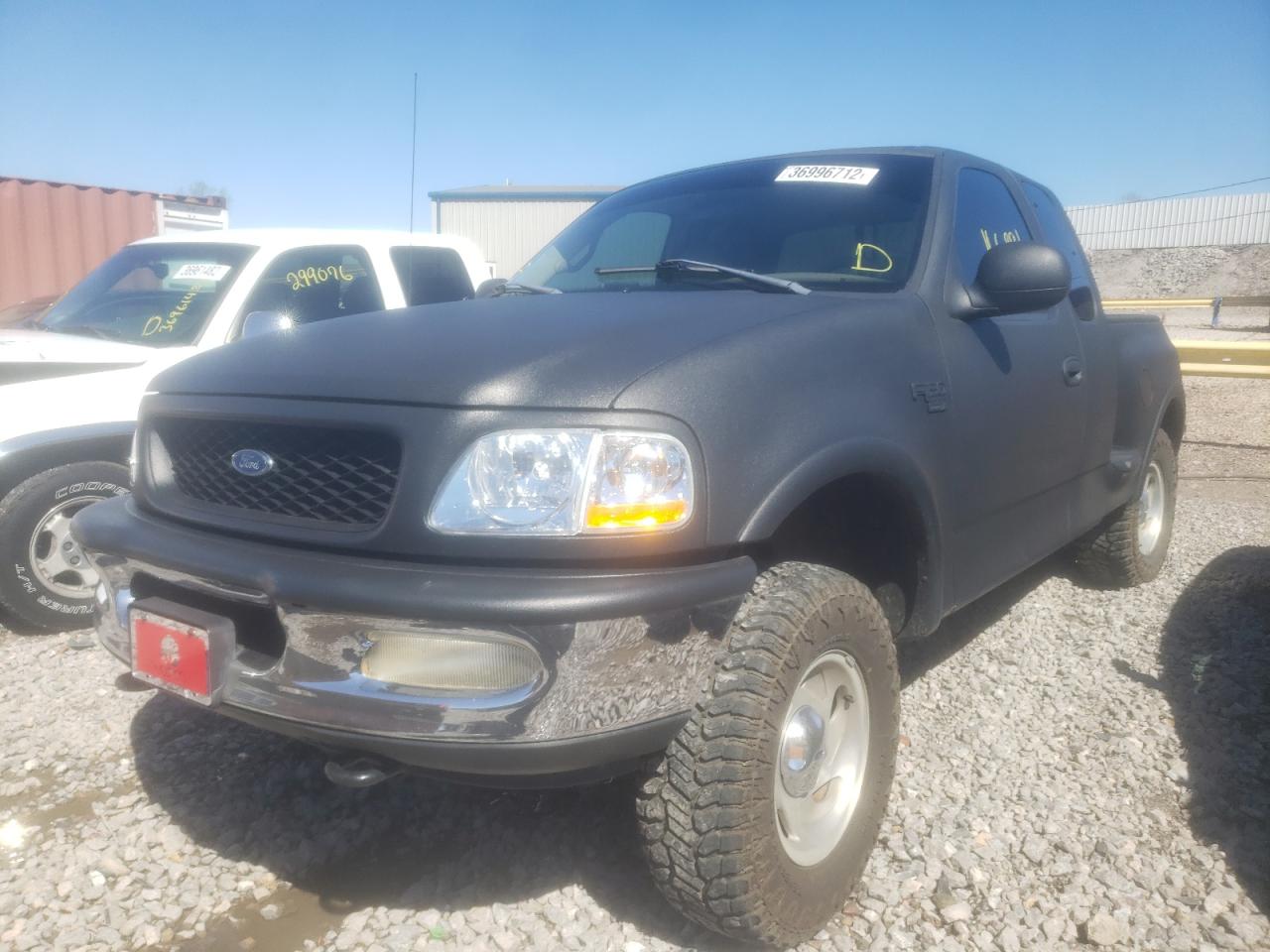 Photo 2 from auction – 1998 FORD F150 with VIN 1FTRX08L1WKB26009