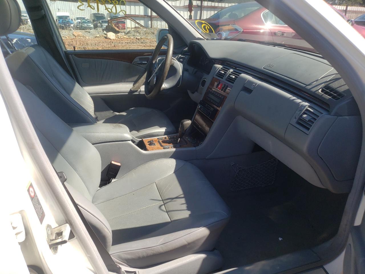 Foto 5 de la subasta – 2002 MERCEDES-BENZ E 320 con VIN WDBJF65J22B445627