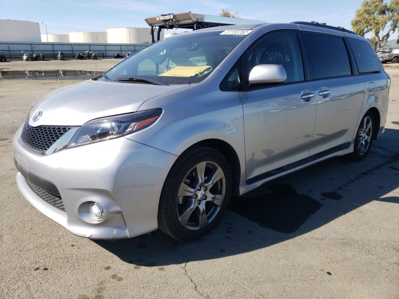 Photo 2 from auction – 2017 TOYOTA SIENNA SE with VIN 5TDXZ3DC1HS846723