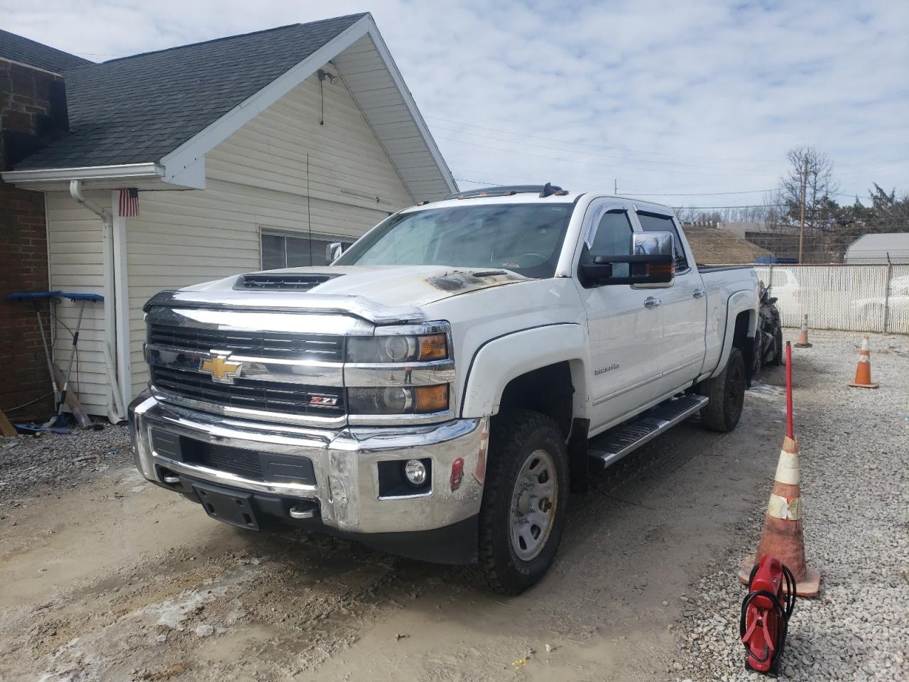 Photo 2 from auction – 2017 CHEVROLET SILVERADO with VIN 1GC1KWEY7HF181221