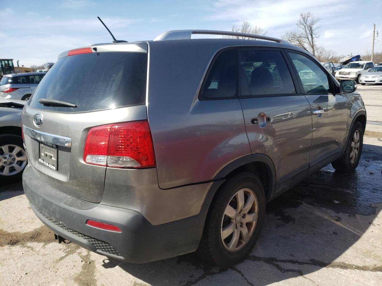 Photo 4 from auction – 2013 KIA SORENTO LX with VIN 5XYKT4A26DG402001