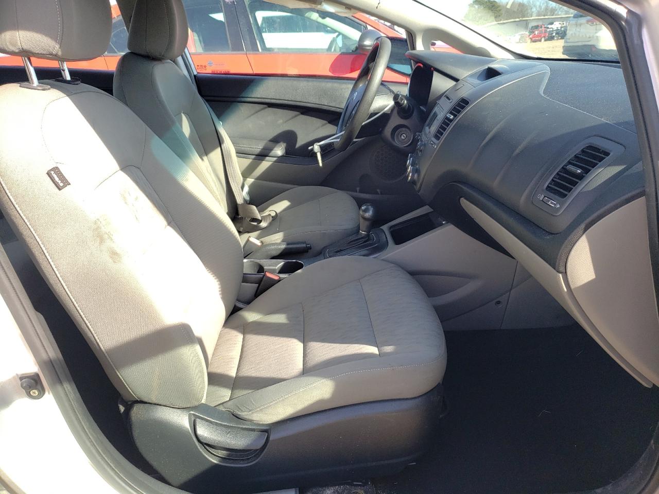 Photo 5 from auction – 2015 KIA FORTE LX with VIN KNAFK4A69F5298782