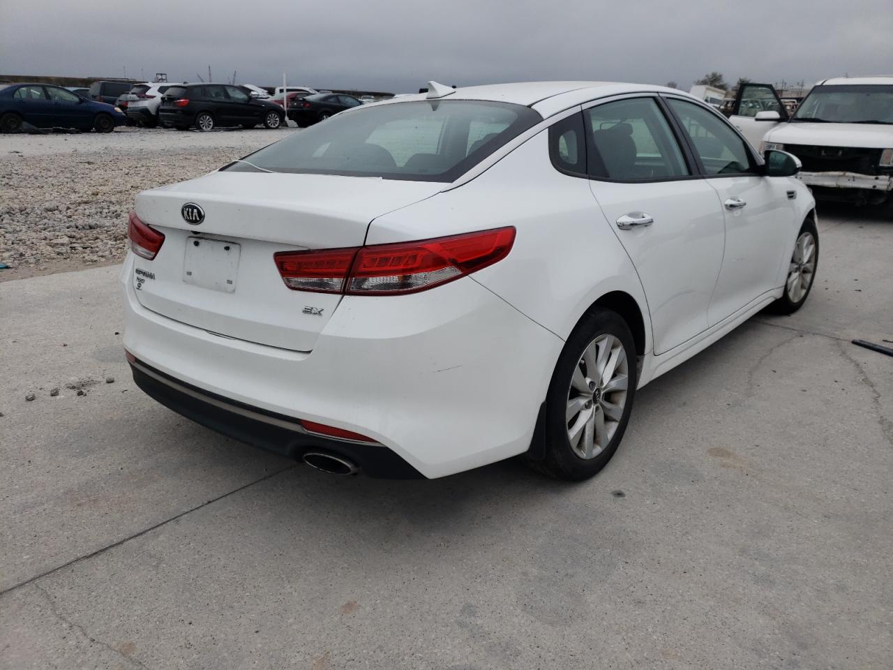 Photo 4 from auction – 2017 KIA OPTIMA EX with VIN 5XXGU4L30HG159479