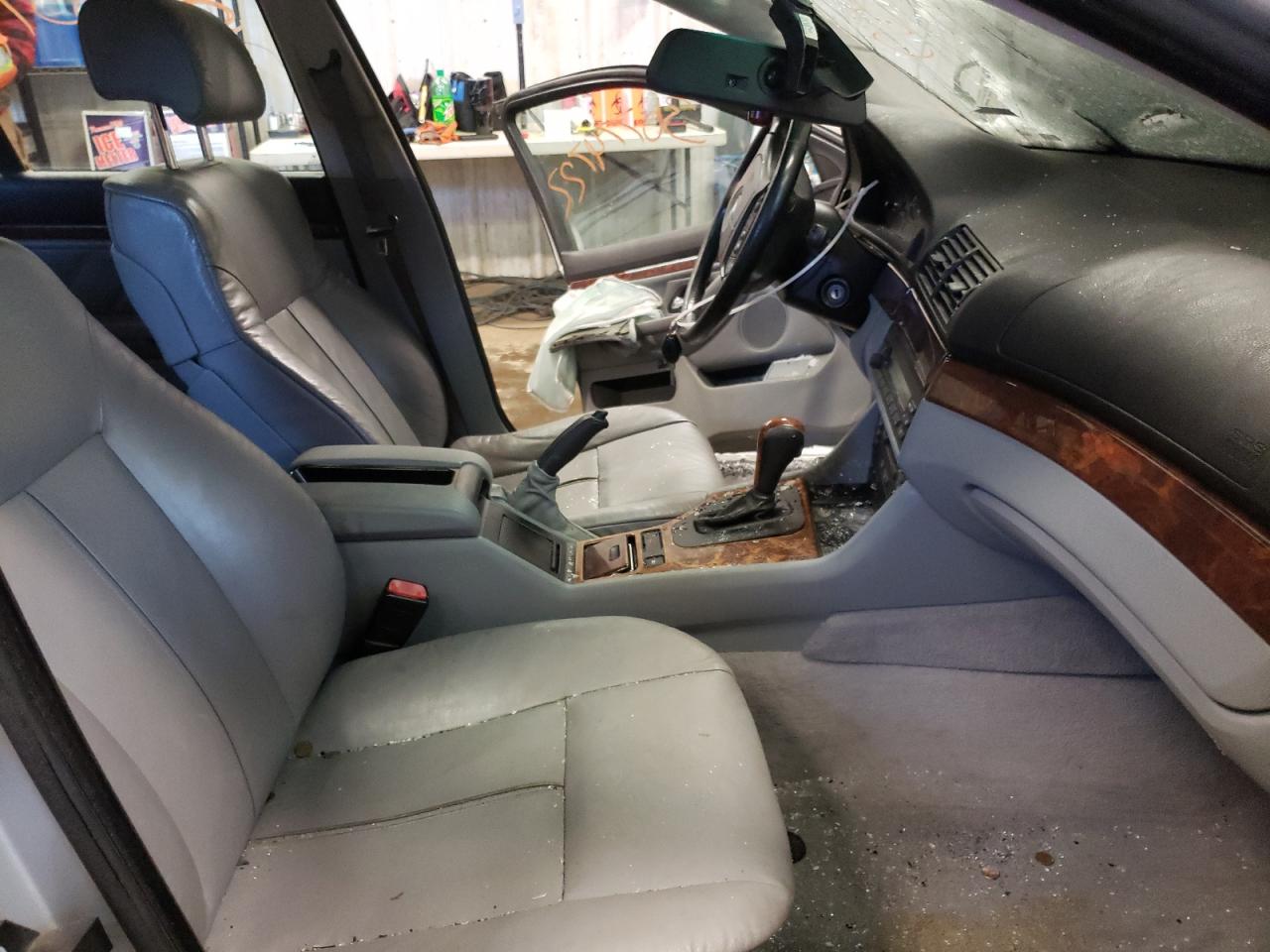 Photo 5 from auction – 2001 BMW 530 I AUTO with VIN WBADT63471CF12154