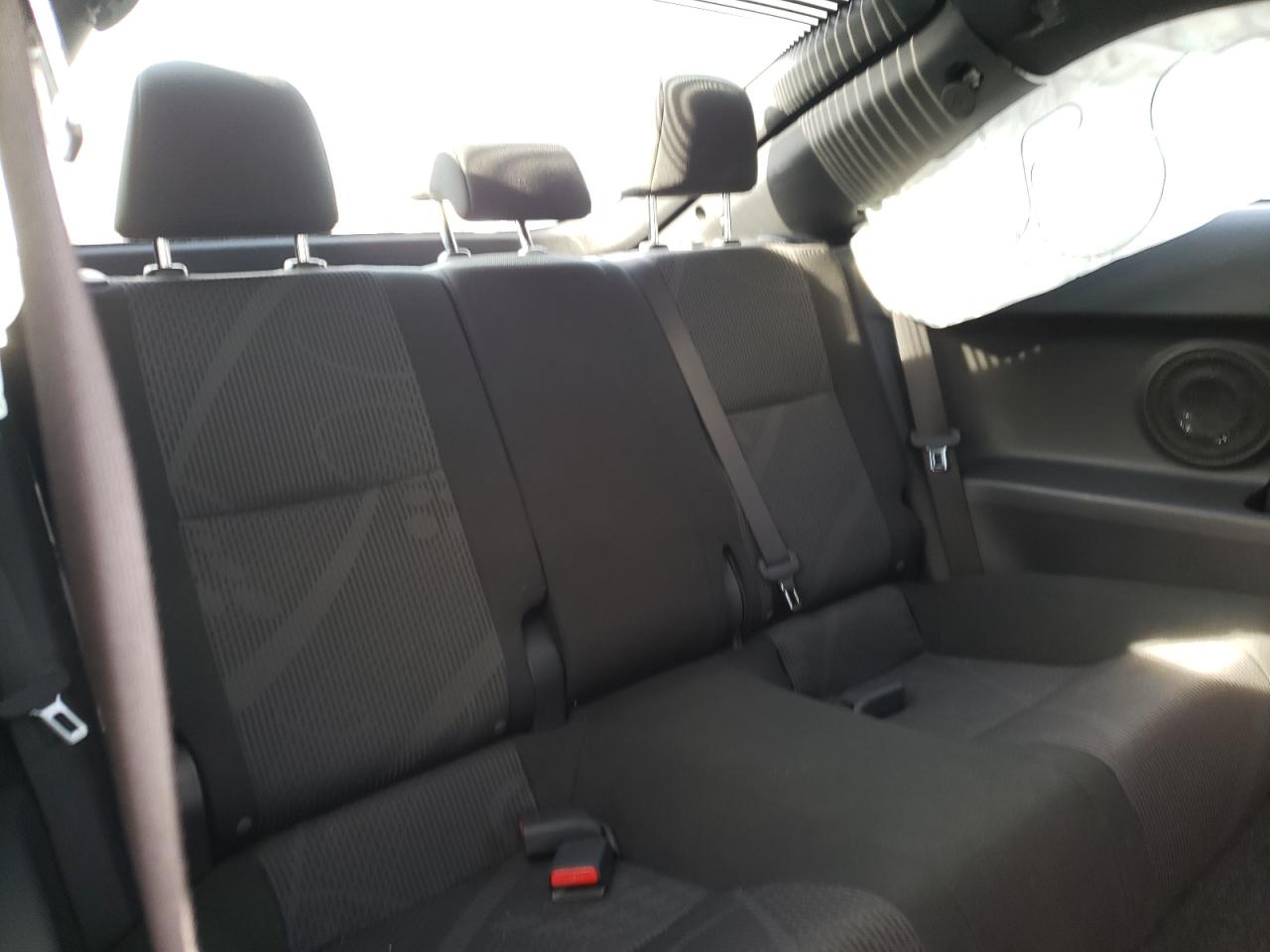 Photo 6 from auction – 2011 TOYOTA SCION TC with VIN JTKJF5C71B3019224
