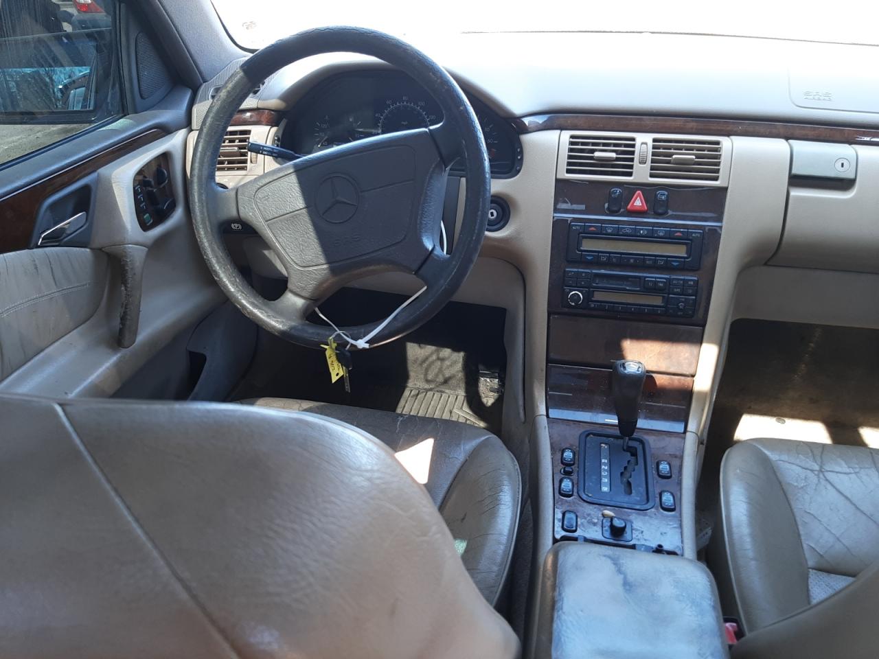 Photo 9 from auction – 1996 MERCEDES-BENZ E 320 with VIN WDBJF55F6TJ023843