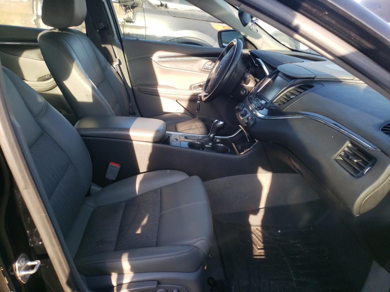 Photo 5 from auction – 2017 CHEVROLET IMPALA LT with VIN 2G1105S33H9109569