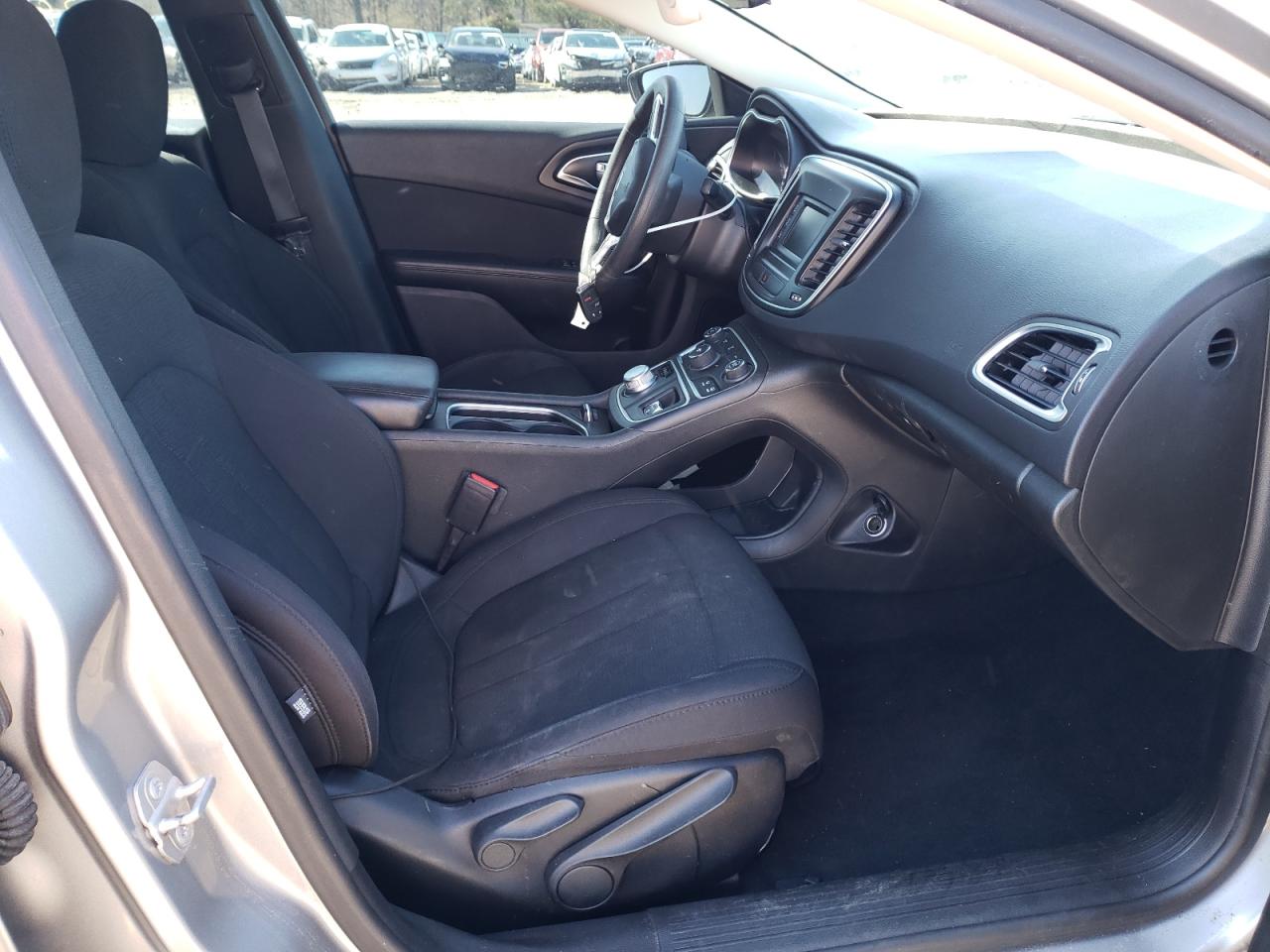 Photo 5 from auction – 2016 CHRYSLER 200 LIMITE with VIN 1C3CCCAB6GN151898