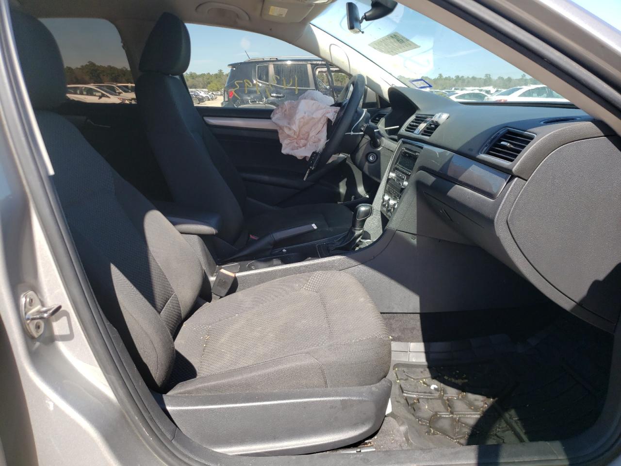 Photo 5 from auction – 2012 VOLKSWAGEN PASSAT S with VIN 1VWAP7A34CC107280