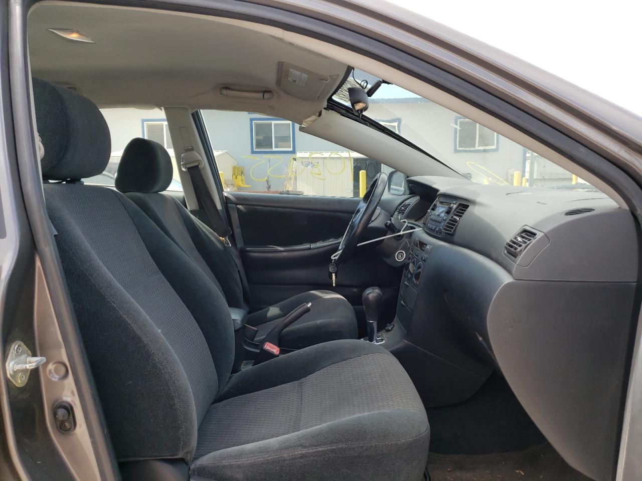 Photo 5 from auction – 2005 TOYOTA COROLLA CE with VIN 1NXBR30E25Z366713