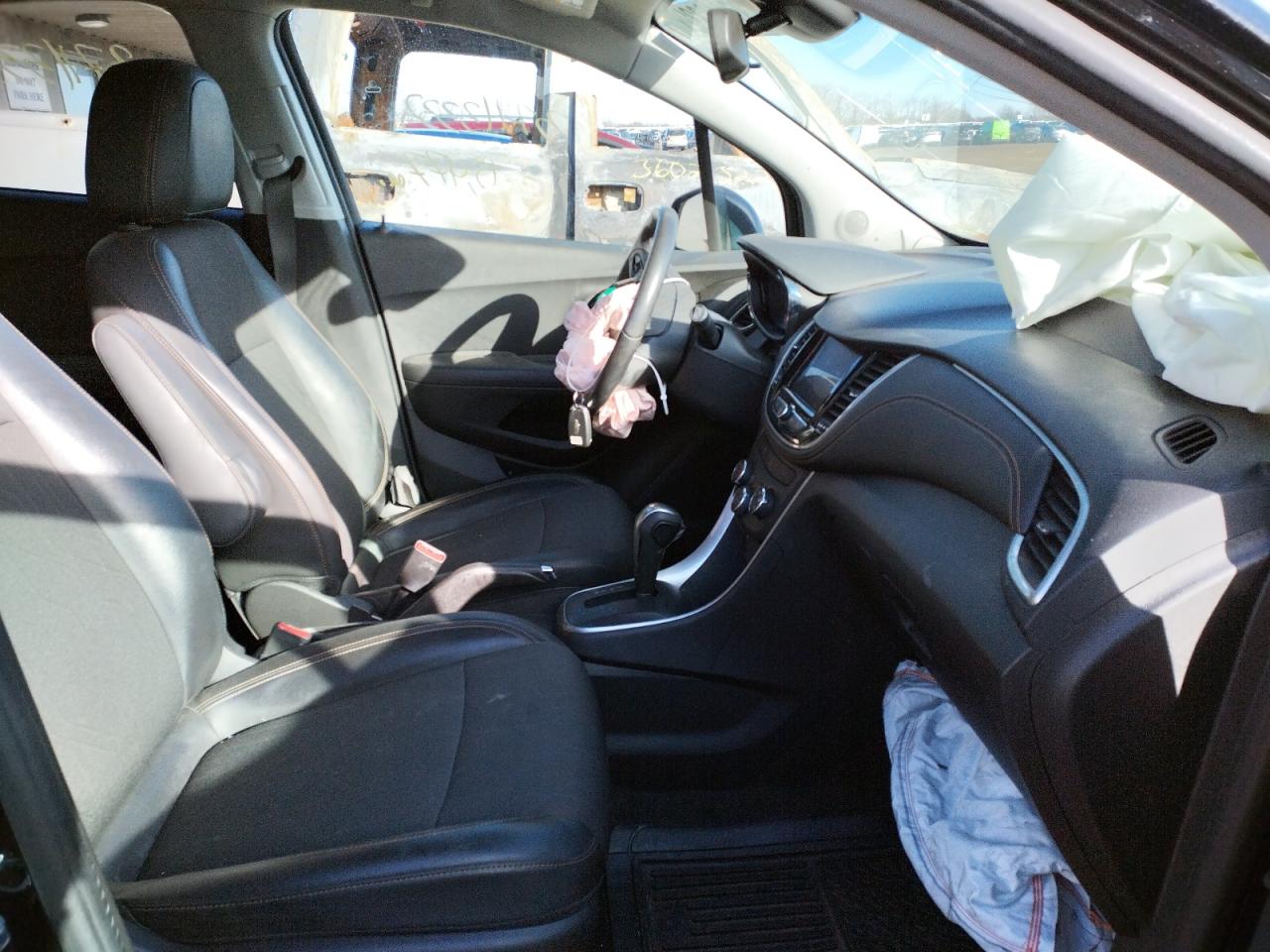 Photo 5 from auction – 2020 CHEVROLET TRAX 1LT with VIN KL7CJLSB3LB065036