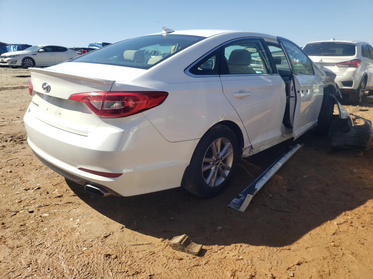 Photo 4 from auction – 2016 HYUNDAI SONATA SE with VIN 5NPE24AF4GH314211