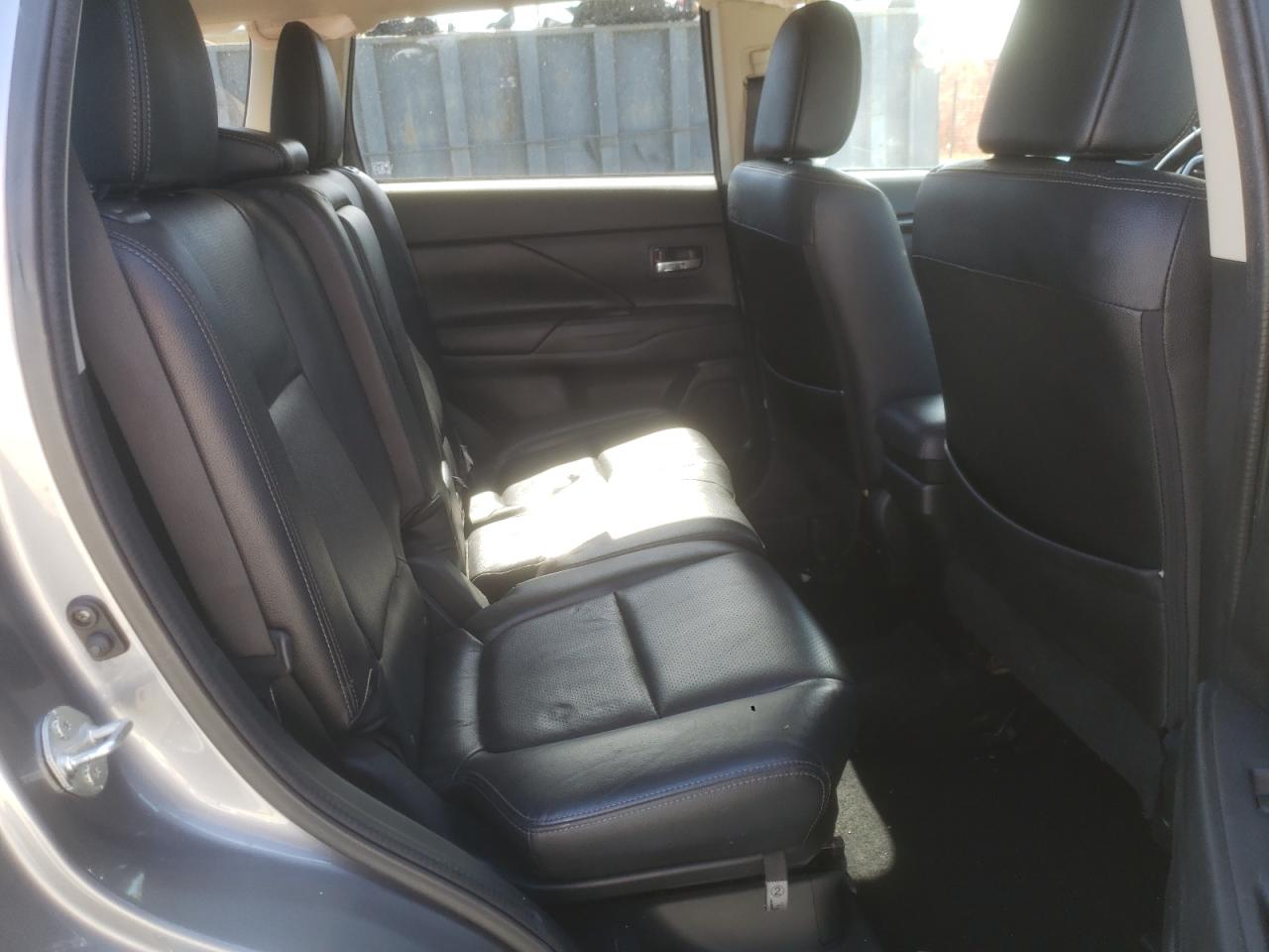 Photo 6 from auction – 2016 MITSUBISHI OUTLANDER with VIN JA4JZ4AX2GZ055479