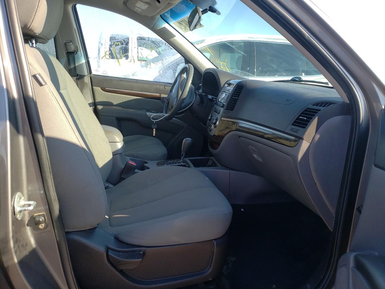 Photo 5 from auction – 2010 HYUNDAI SANTA FE G with VIN 5NMSG3AB1AH393837