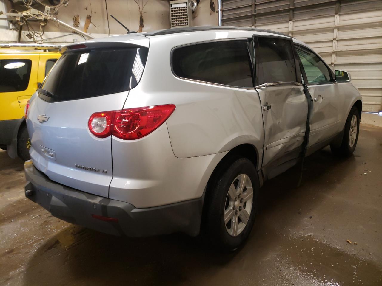 Photo 4 from auction – 2010 CHEVROLET TRAVERSE L with VIN 1GNLVFED7AJ214550