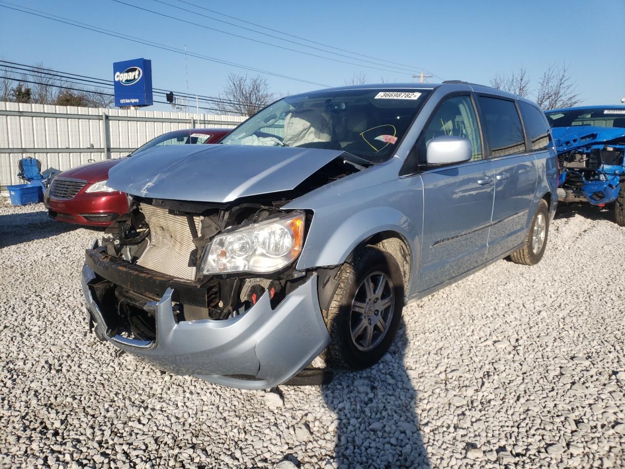 Photo 2 from auction – 2013 CHRYSLER TOWN & COU with VIN 2C4RC1BG8DR555188