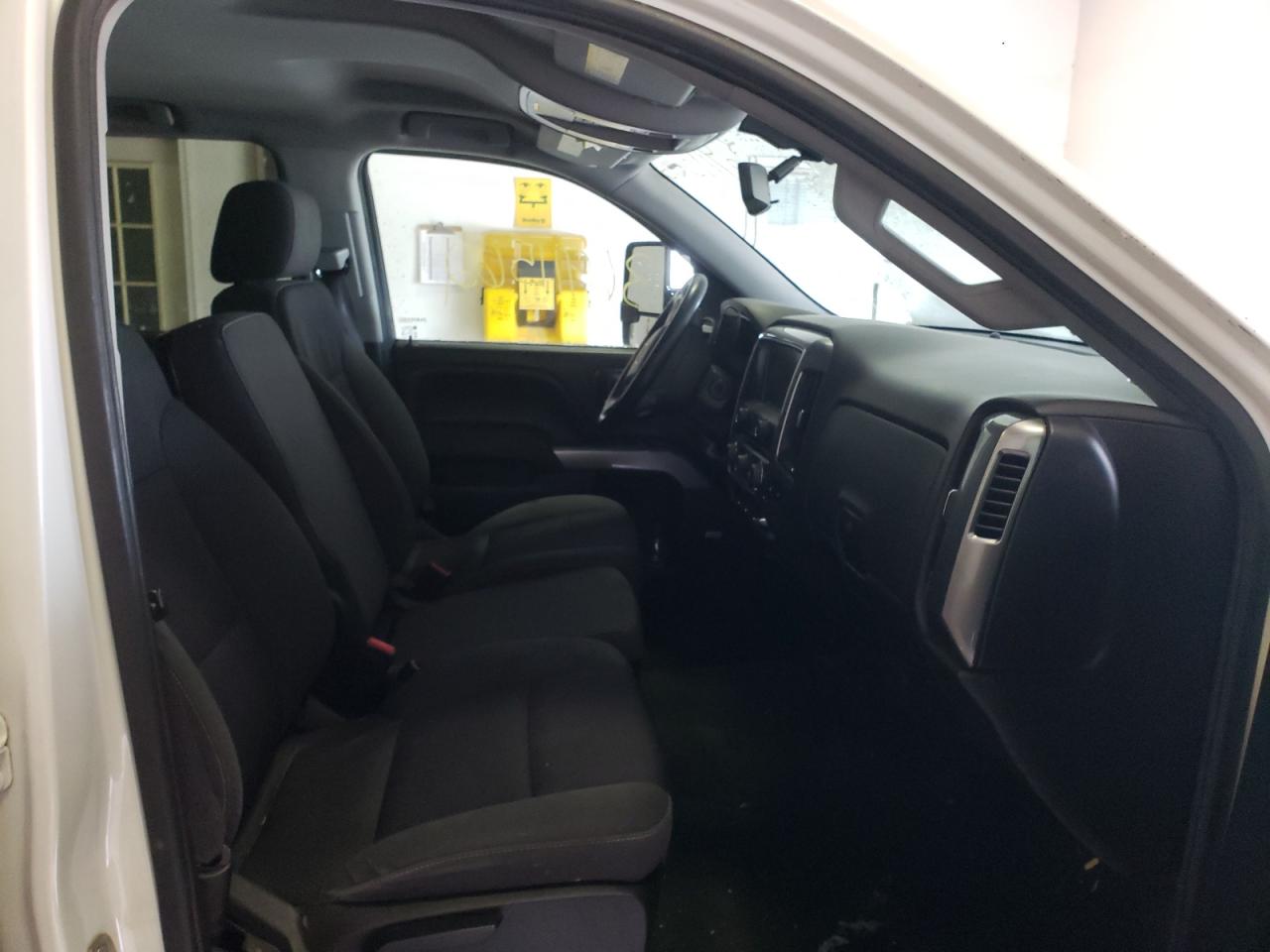 Photo 5 from auction – 2014 CHEVROLET SILVERADO with VIN 3GCUKREC0EG367194
