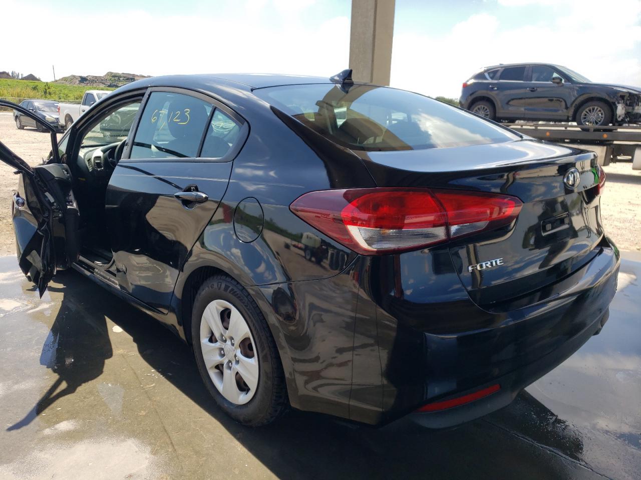 Photo 3 from auction – 2017 KIA FORTE LX with VIN 3KPFK4A78HE104956