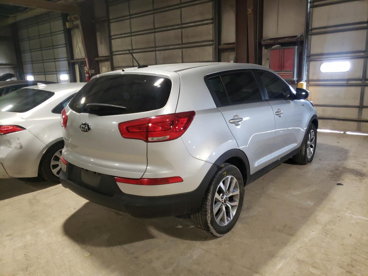 Photo 4 from auction – 2015 KIA SPORTAGE L with VIN KNDPBCAC7F7740924