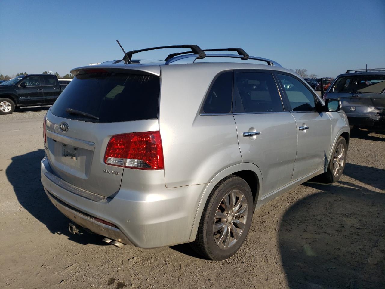 Photo 4 from auction – 2012 KIA SORENTO SX with VIN 5XYKWDA25CG283699