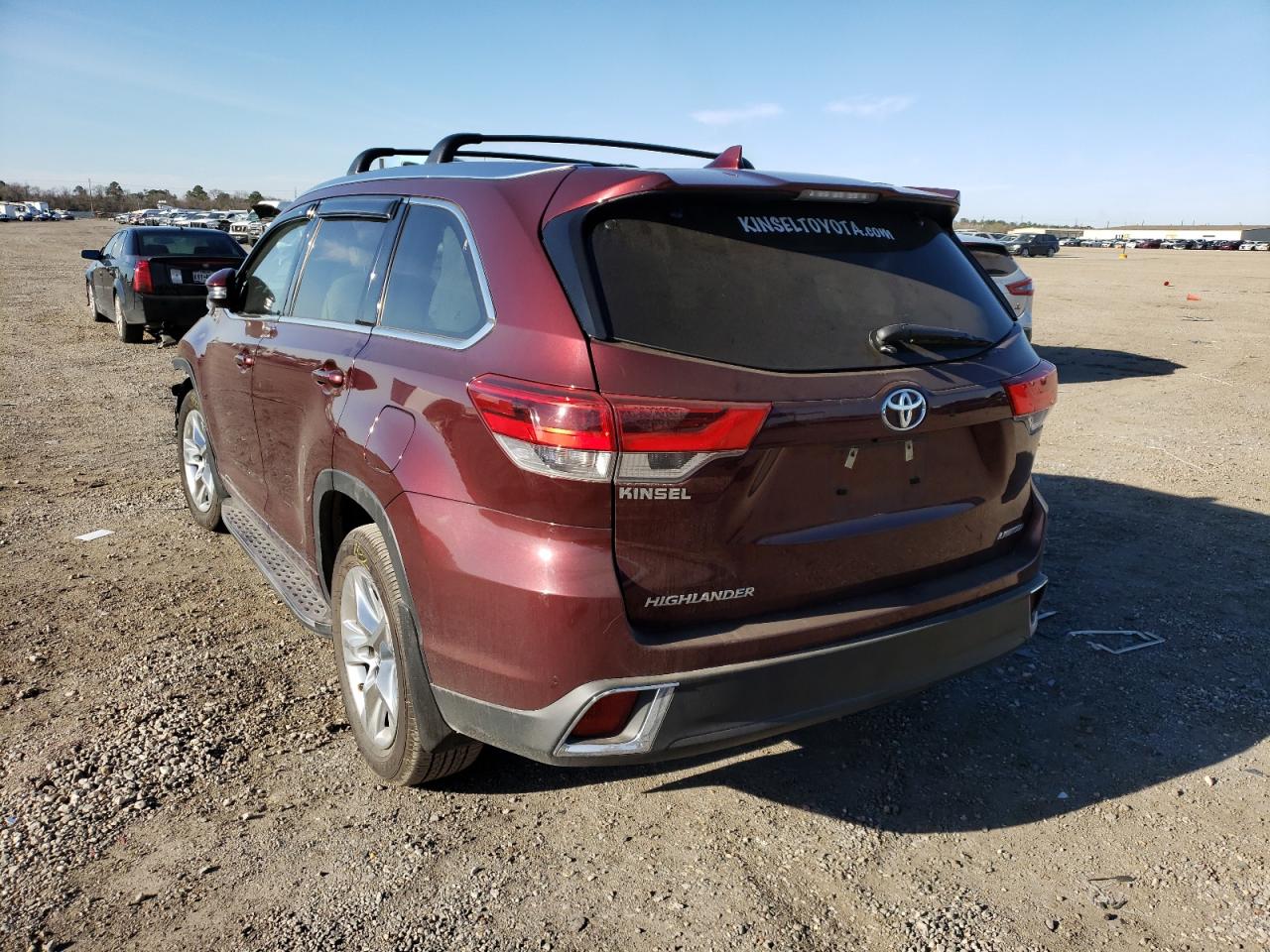 Photo 3 from auction – 2017 TOYOTA HIGHLANDER with VIN 5TDYZRFH8HS199172