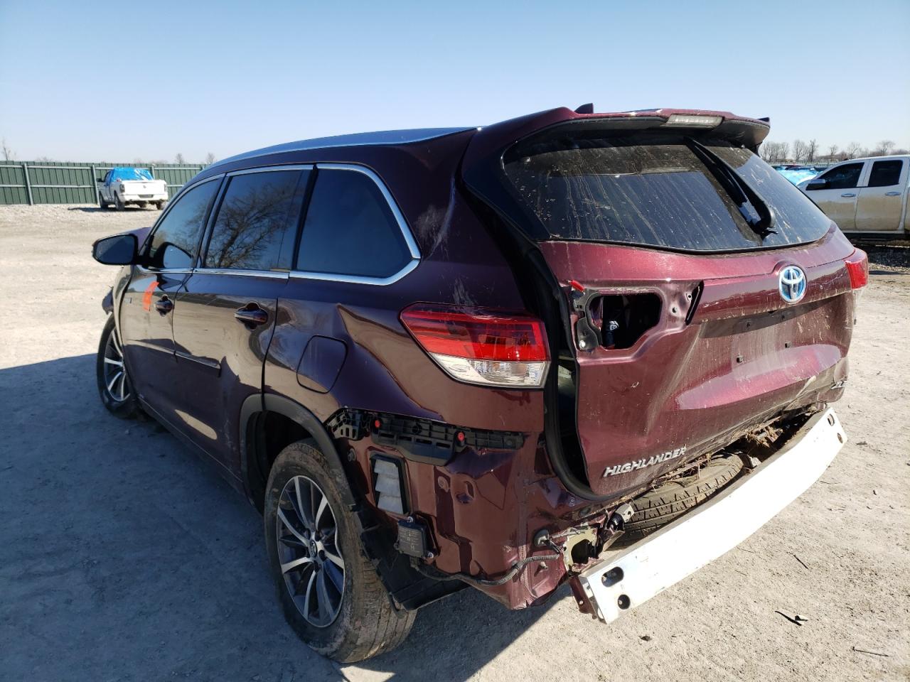 Photo 3 from auction – 2017 TOYOTA HIGHLANDER with VIN 5TDJGRFH0HS028813