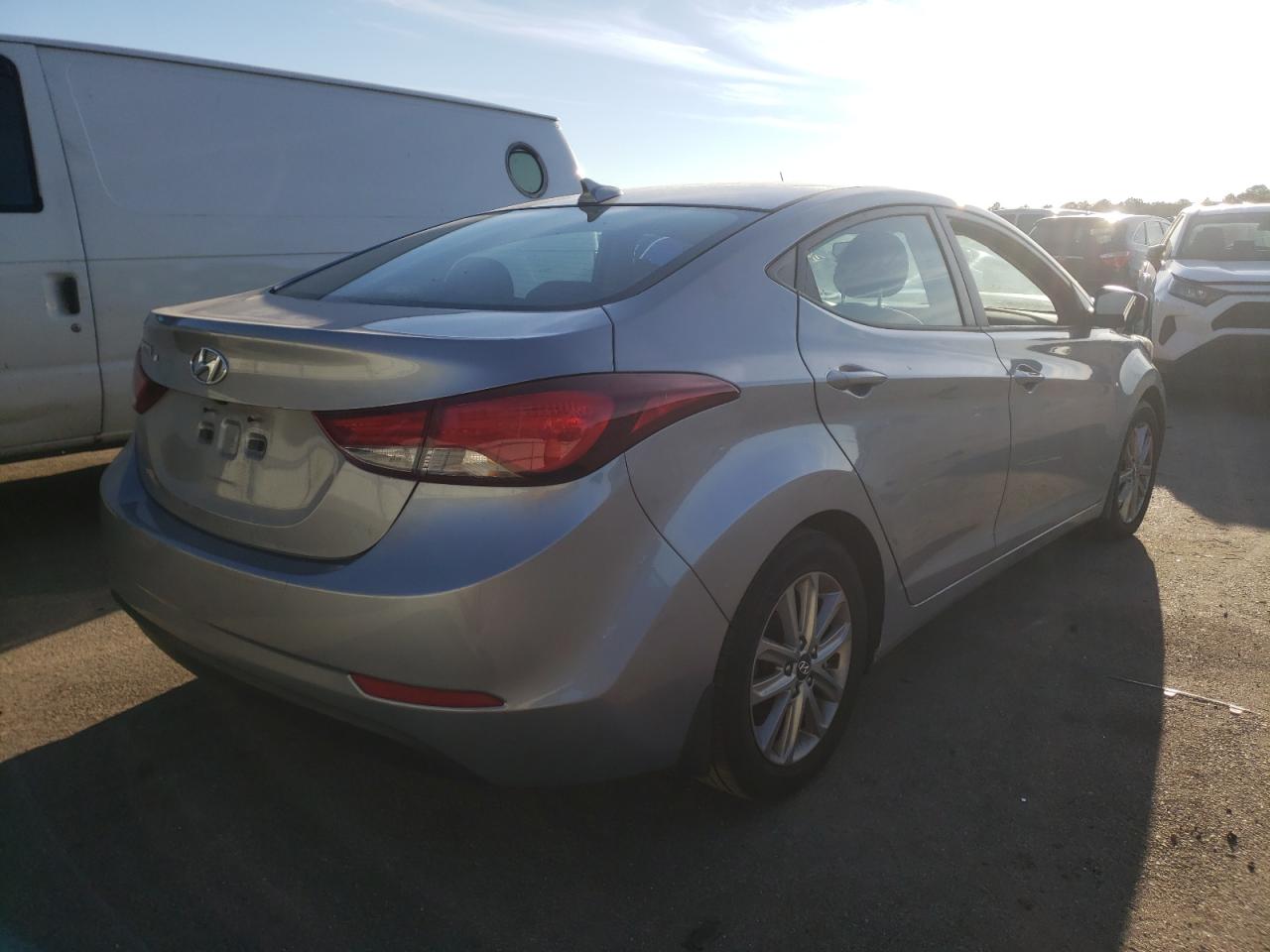 Photo 4 from auction – 2016 HYUNDAI ELANTRA SE with VIN 5NPDH4AE3GH796607