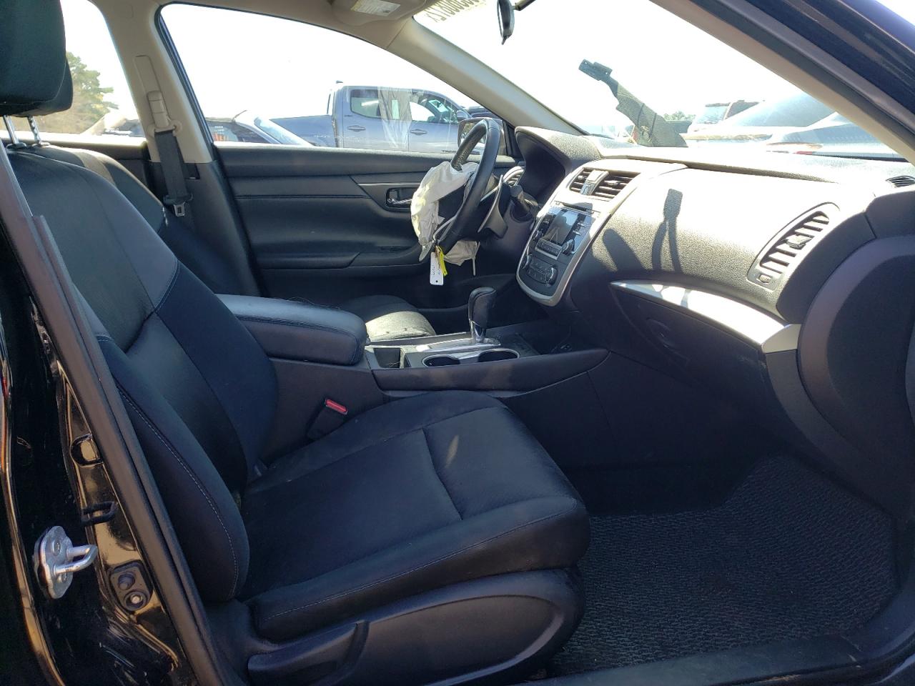 Photo 5 from auction – 2017 NISSAN ALTIMA 2.5 with VIN 1N4AL3AP3HC121842
