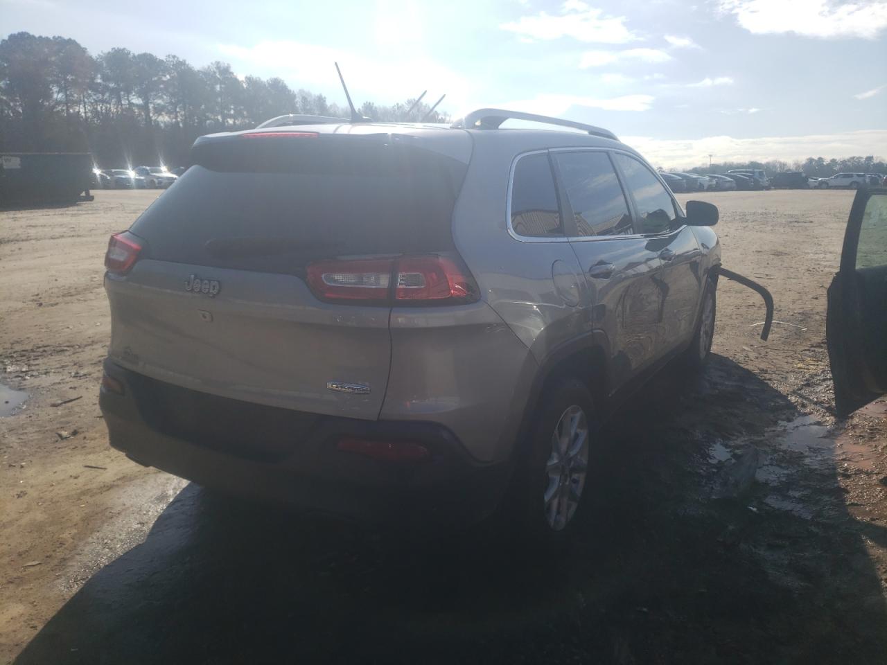 Photo 4 from auction – 2015 JEEP CHEROKEE L with VIN 1C4PJLCB8FW632745