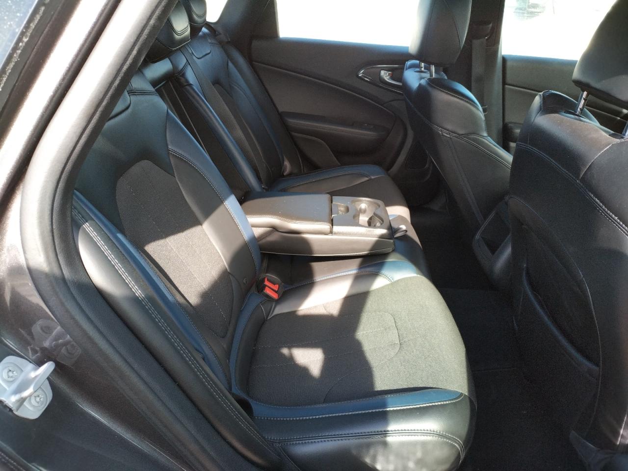 Photo 6 from auction – 2016 CHRYSLER 200 S with VIN 1C3CCCBB0GN157601