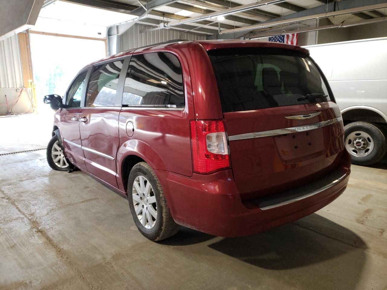 Photo 3 from auction – 2015 CHRYSLER TOWN & COU with VIN 2C4RC1BG5FR562795