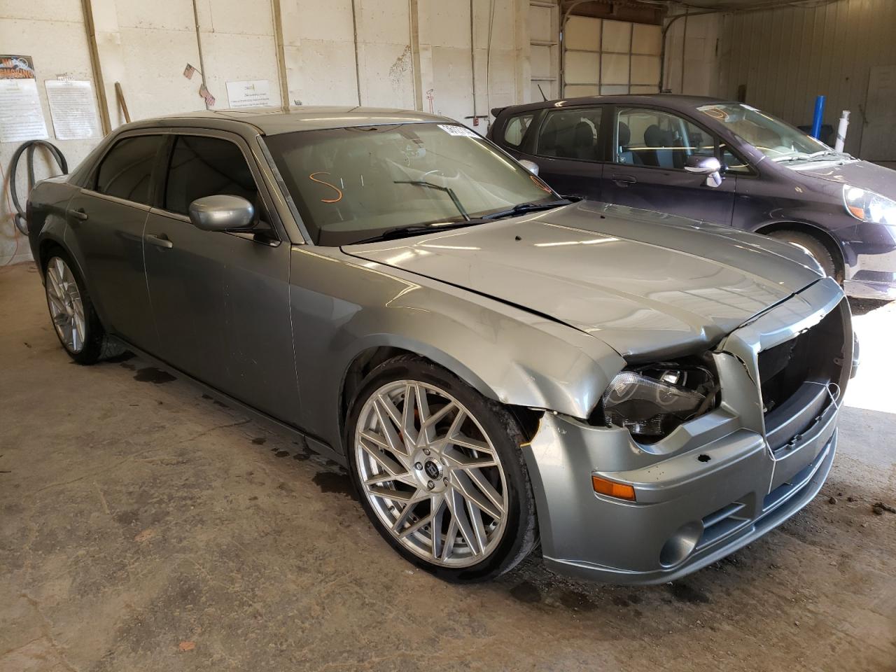 Photo 1 from auction – 2006 CHRYSLER 300C SRT-8 with VIN 2C3KA73W06H518410