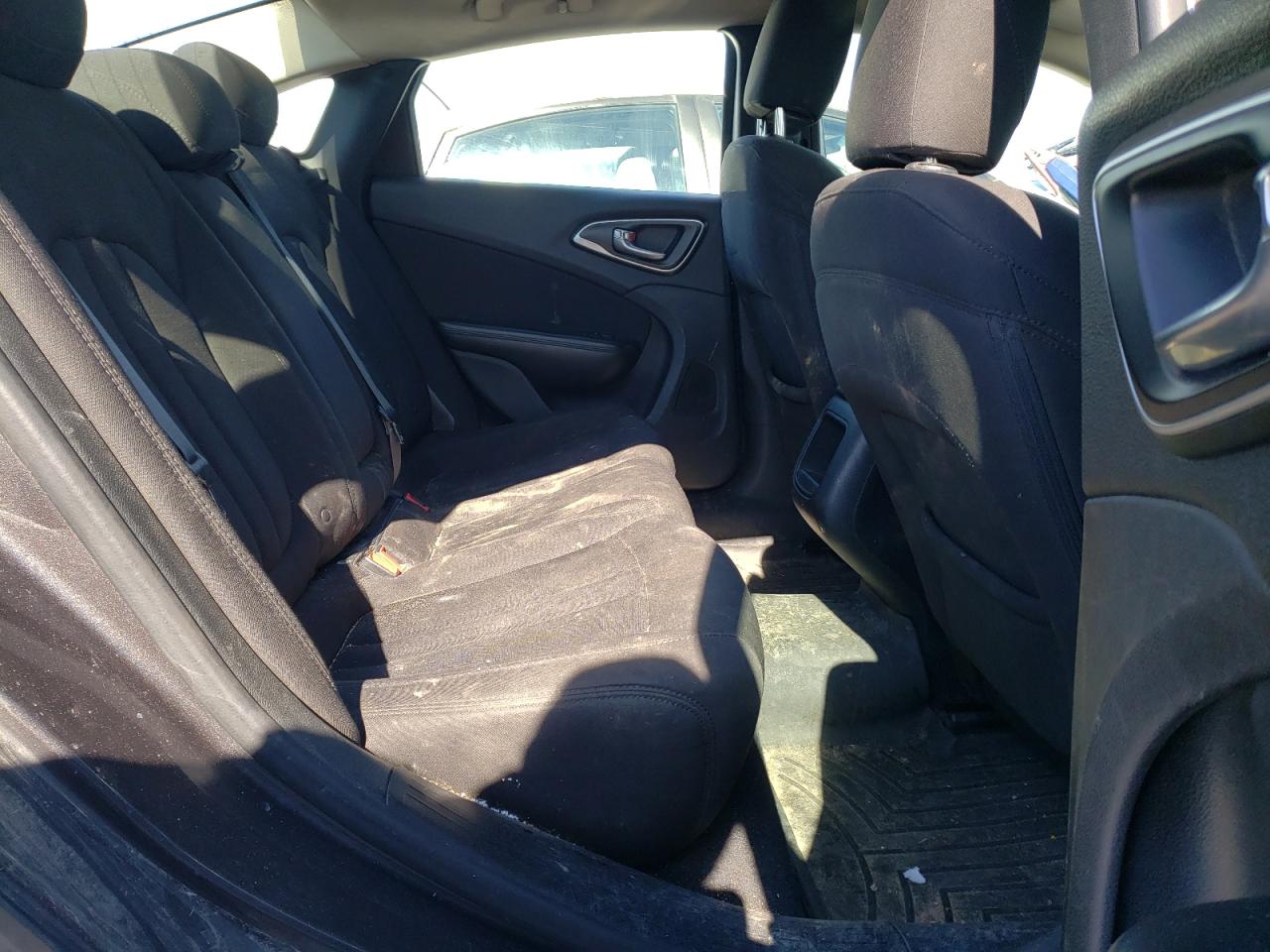 Photo 6 from auction – 2015 CHRYSLER 200 LX with VIN 1C3CCCFB4FN573854