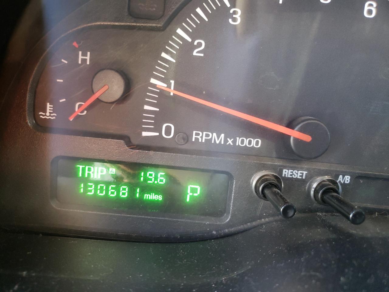 Photo 8 from auction – 2000 LINCOLN LS with VIN 1LNHM87A2YY757236