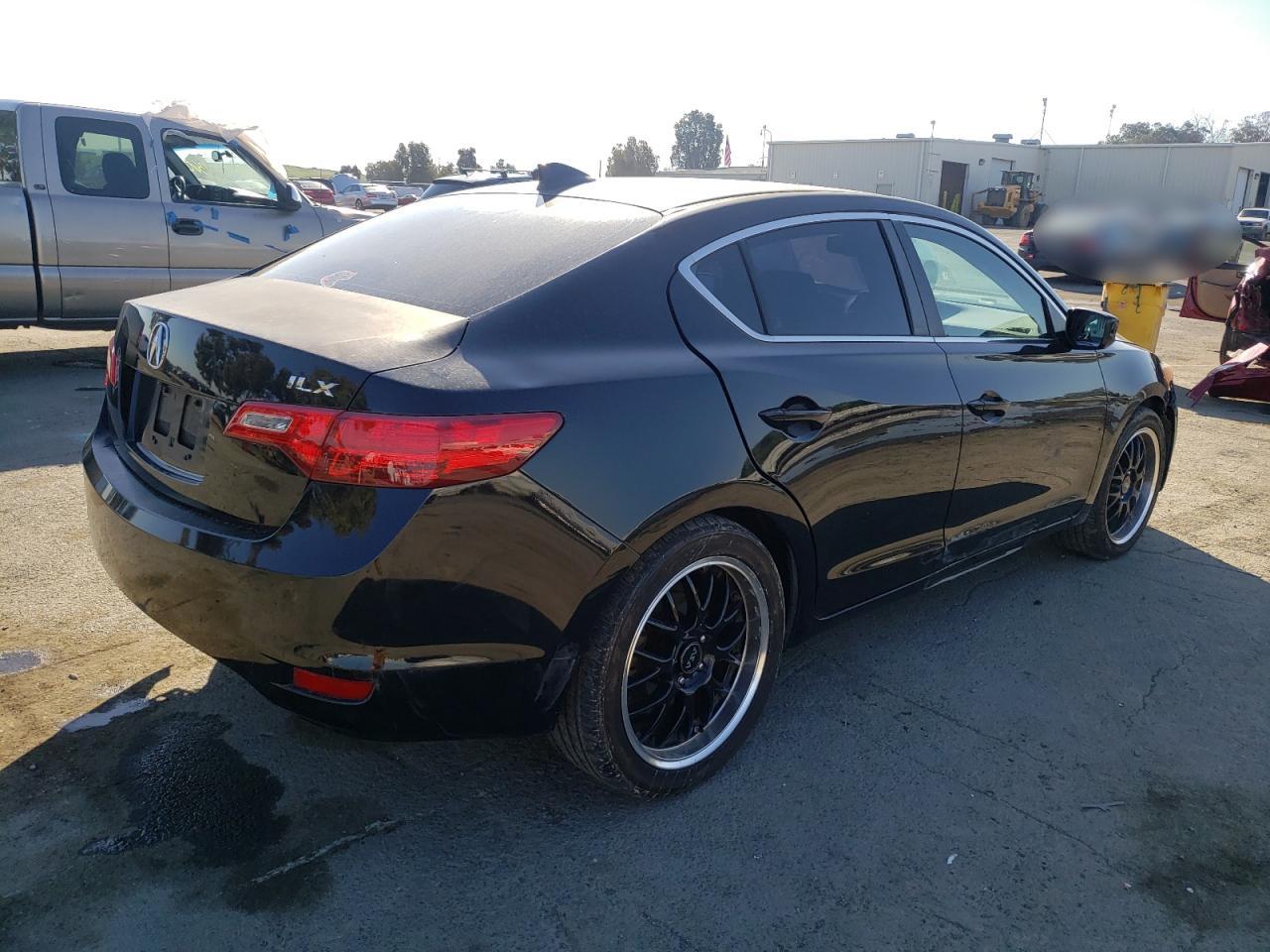 Photo 4 from auction – 2013 ACURA ILX 24 PRE with VIN 19VDE2E53DE000518