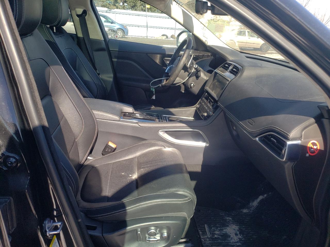 Photo 5 from auction – 2019 JAGUAR F-PACE R - with VIN SADCL2FX8KA361367